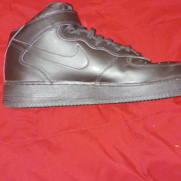 Nike Air Forces 1 - Picture 1 of 6